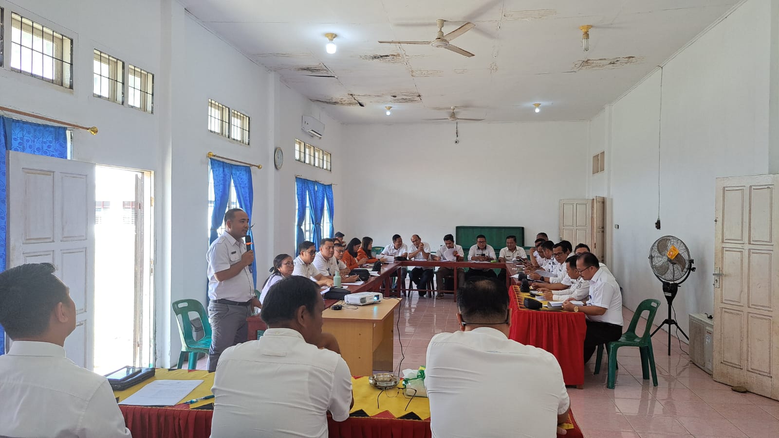 Camat Botomuzoi Menghadiri Undangan Sosialisasi Peraturan Bupati Nias Nomor 20 Tahun 2024.